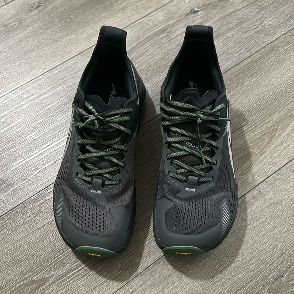 ALTRA OLYMPUS 5 MENS SZ 10